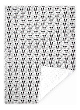 Cargar imagen en el visor de la galería, Cobija Polar Para Bebe De Mickey O Minnie Mouse
